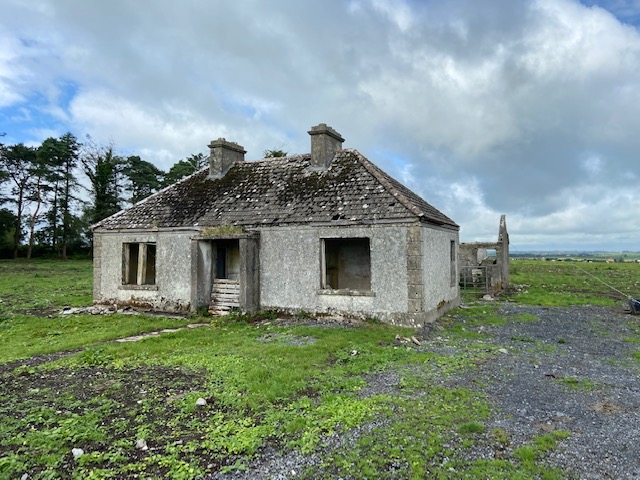 Carrrane, Ballintubber,Co Roscommon adjacent to F45 CY96  – 5 Roomed house on a large elevated site